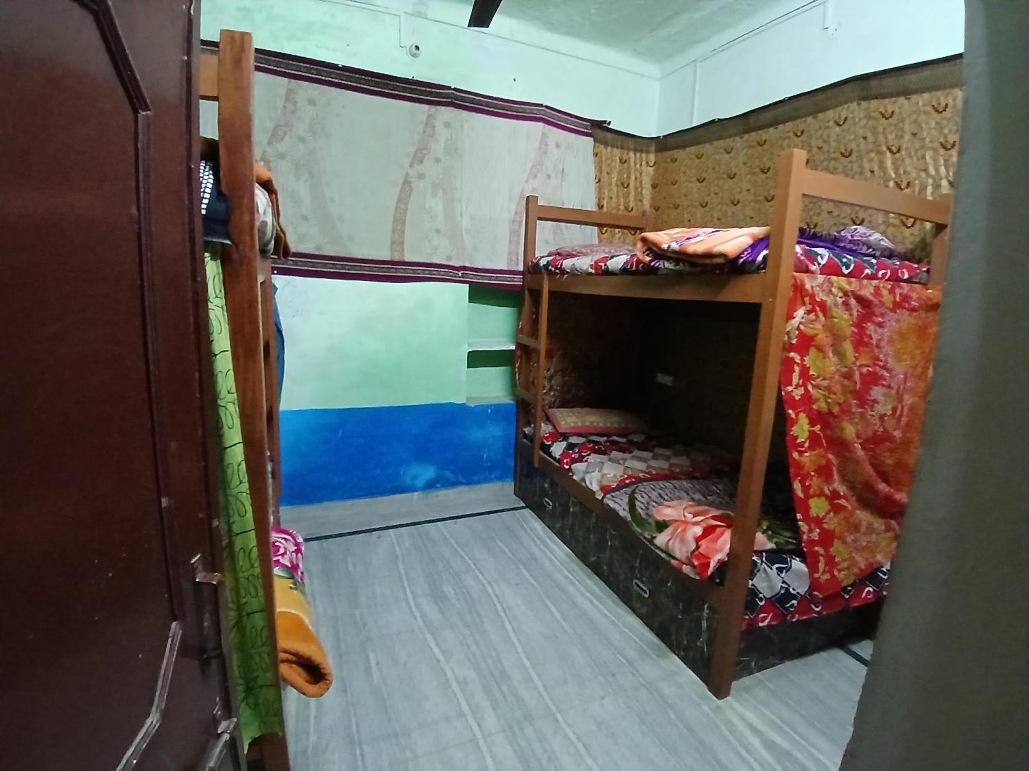 Hostel Monalisa بوشكار الغرفة الصورة